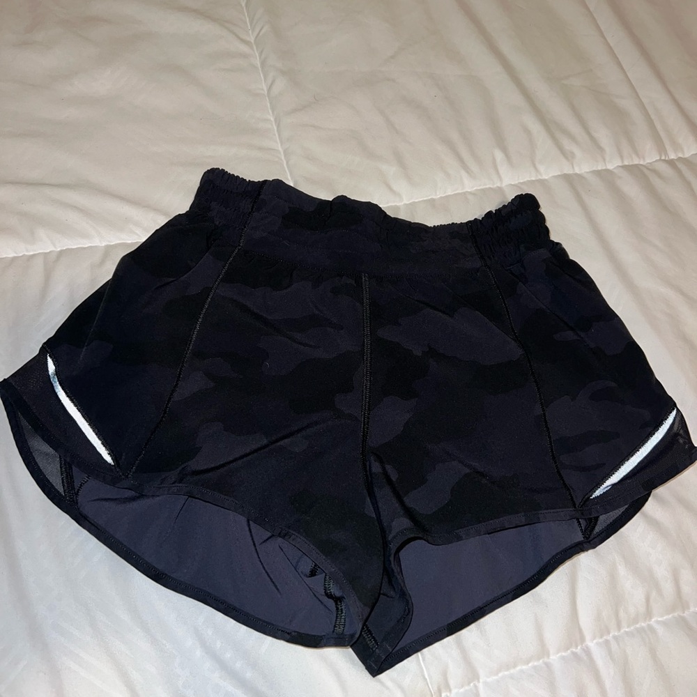 💋 Lululemon HR Hotty Hott shorts 2.5”